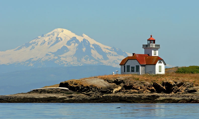 Patos Island Lighthouse in front of Mount Baker